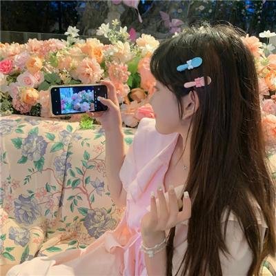 庭院里的女人